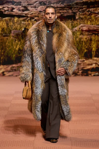 Look 18